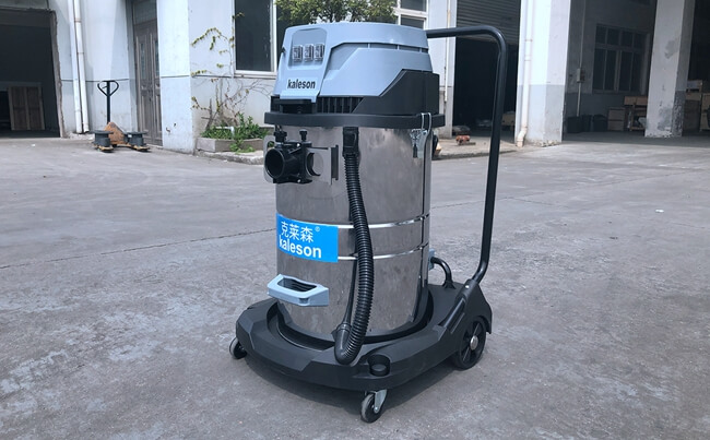 打扫卫生用的工业吸尘器